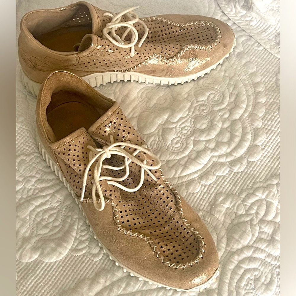 Diba tribe size 8, leather upper, tie shoes